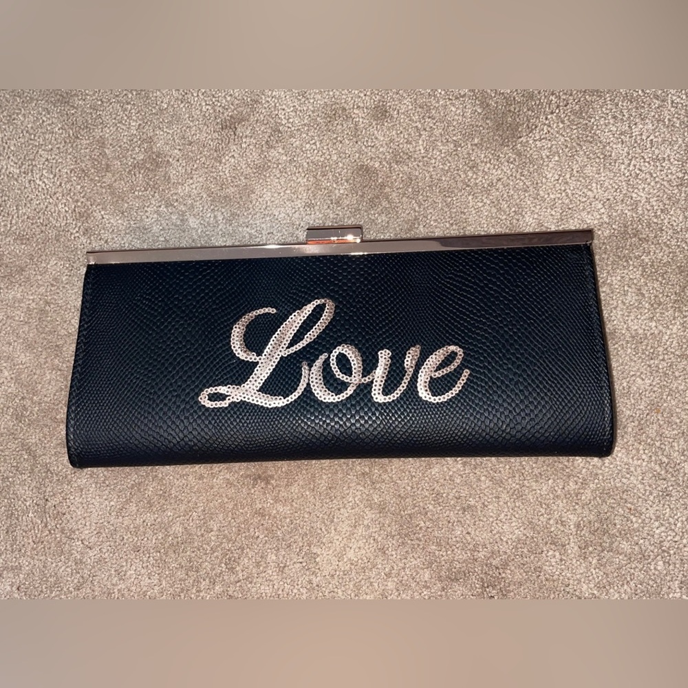 Clasp Pocketbook